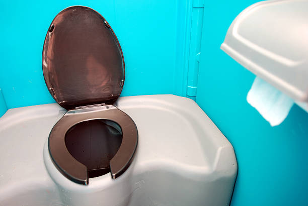 Best Portable toilet rental cost  in Cutler, CA