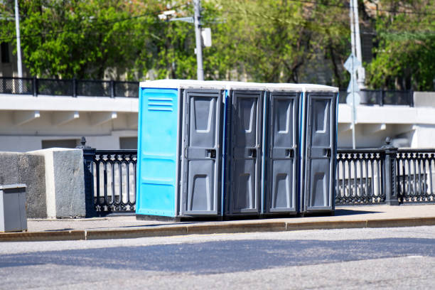 Porta potty delivery and setup in Cutler, CA